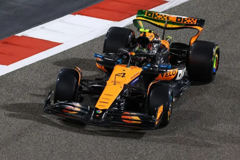 Noriss un ‘McLaren’ ātrākie F1 testu pirmajā dienā