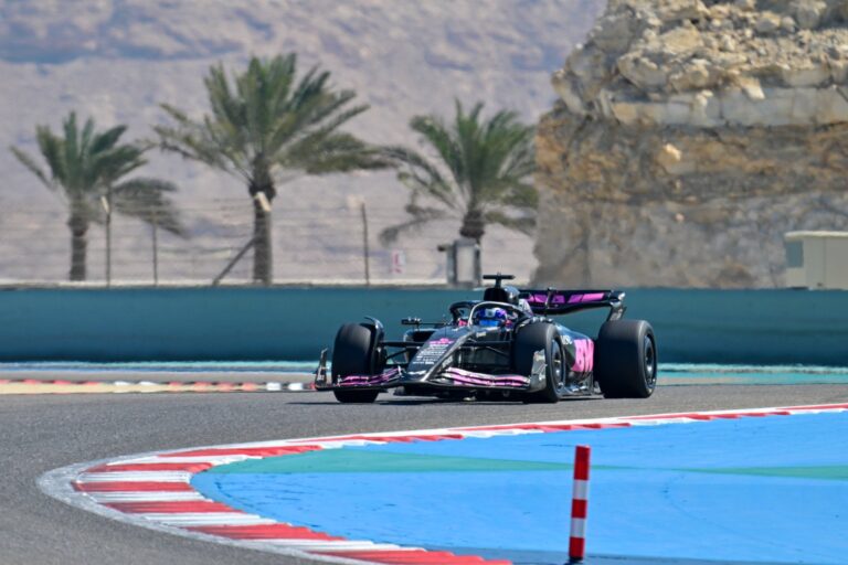 Igauņu pilots Arons F1 testos Bahreinā nobrauc 130 apļus