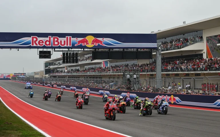 Pēc Markesa kritiena Amerikas ‘MotoGP’ posmā uzvar Bagnaija