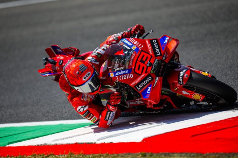 Marks Markess startā zaudē pozīcijas, bet izcīna uzvaru Mudžello sprintā