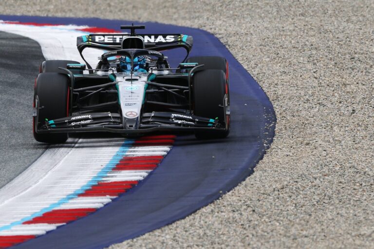 Rasels ātrākais pirmajā treniņā, F2 pilots Danne pārsteidz ar ceturto vietu