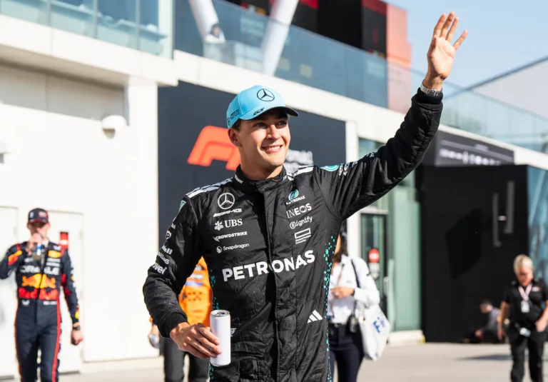 Rasels gatavs cīnīties agresīvi, Verstapens žurnālistiem piesola “pa galvu”