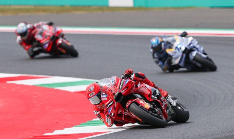 Marks Markess Mudžello trasē izcīna piekto ‘MotoGP’ uzvaru šosezon