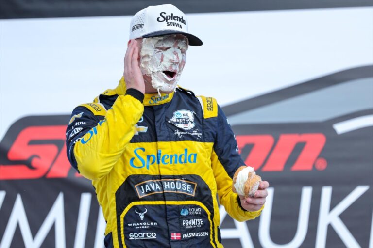 Rasmusens dramatiskā cīņā sasniedz pirmo ‘IndyCar’ uzvaru karjerā