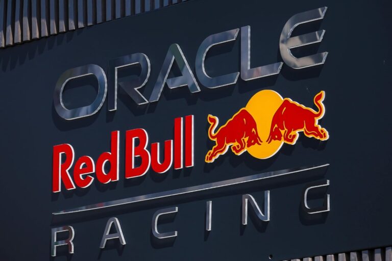 Horners oficiāli atstāj ‘Red Bull’ direktora amatu