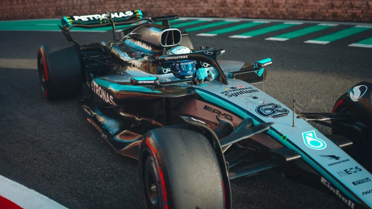 ‘Mercedes’ pārtrauc šī gada F1 mašīnas attīstīšanu