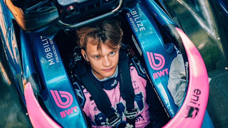 Igaunim Aronam jau ceturtā iespēja šosezon aizvadīt F1 treniņus