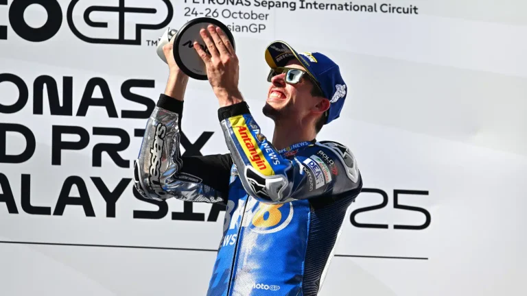 ‘MotoGP’ vicečempions Alekss Markess izcīna pārliecinošu uzvaru Malaizijā
