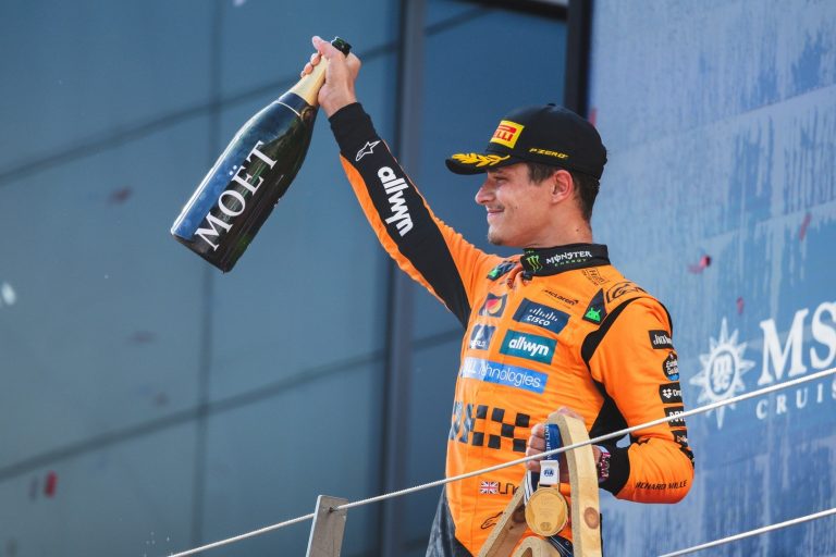 Noriss ar dominējošu uzvaru Mehiko pārņem vadību F1 kopvērtējumā