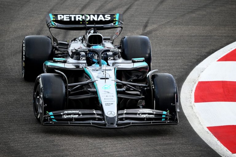 Rasels uzveic Verstapenu Singapūras GP kvalifikācijā