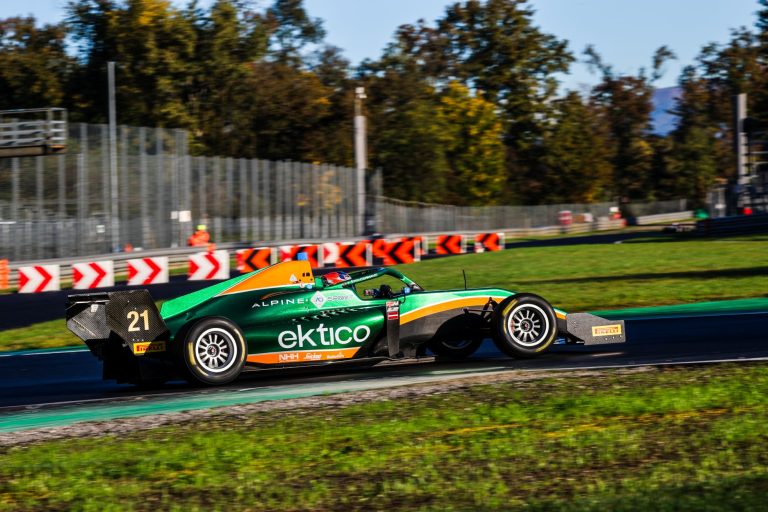 Štolcermanim izstāšanās ‘Formula Regional’ debijā