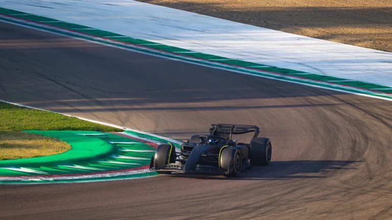 Peress aizvadījis pirmos F1 testus ‘Cadillac’ komandā