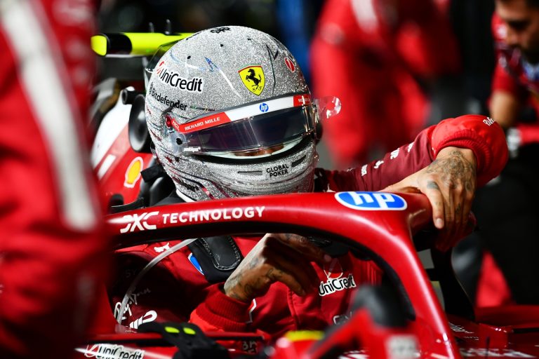 Hamiltons: “Ar manu sniegumu ‘Ferrari’ nav izredžu uz otro vietu”
