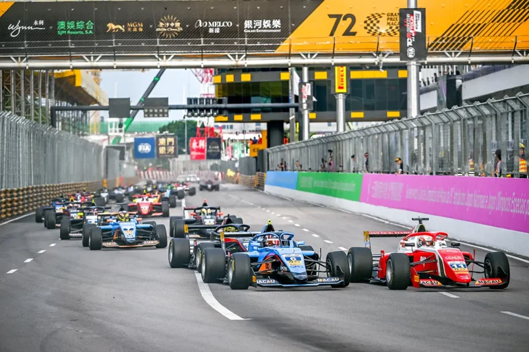 Sleiters piedzīvo avāriju, prestižajā Makao GP uzvar Naels