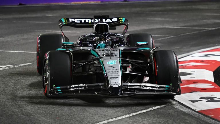 Rasels ātrākais žūstošajā trasē trešajā treniņā, problēmas ‘McLaren’ pilotiem