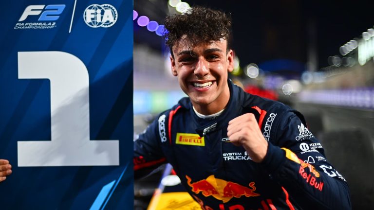 F1 debitants Lindblads pirmo pieredzi smēlies motokrosā