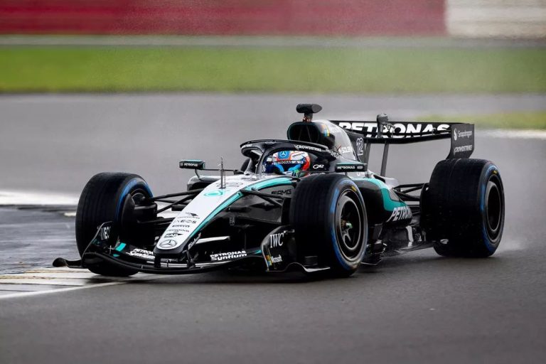 Rasels un Antonelli Silverstonā iemēģina jauno ‘Mercedes W17’