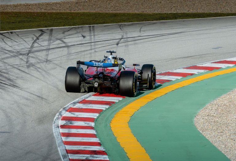 Hamiltons slavē ‘Ferrari’ veikto progresu pirms jaunās F1 sezonas