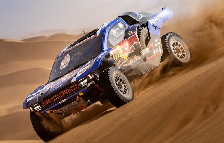 Pēc konkurentu kļūdām Dakaras rallija vadību pārņem Nani Roma ar ‘Ford’