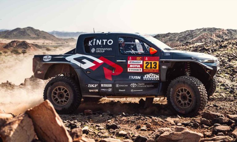 Variava veic izrāvienu pirms finiša un uzvar Dakaras rallija 8. posmā