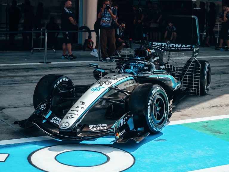 ‘Mercedes’ komanda atrodas iedzinējos, atzīst Rasels