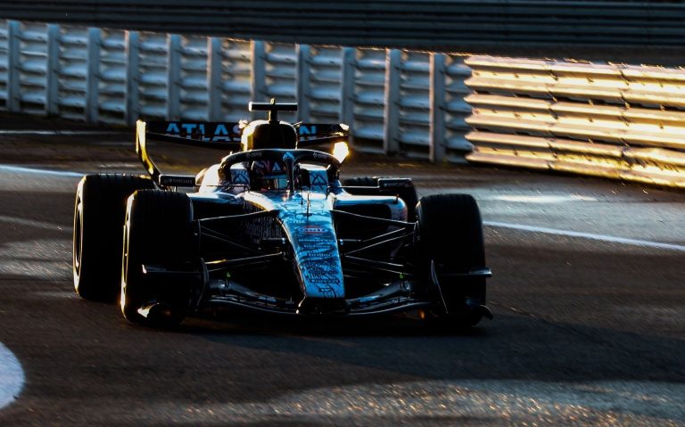 ‘Williams’ pēc testu izlaišanas pirmo reizi izbrauc trasē