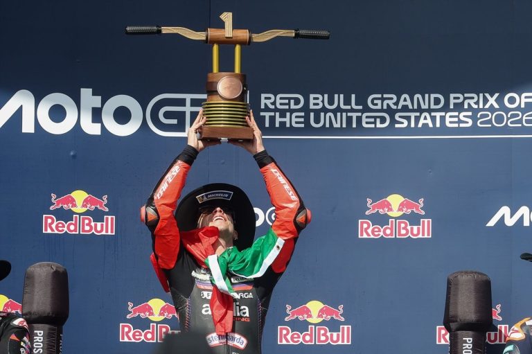 Bedzeki Ostinā nodrošina jau piekto ‘MotoGP’ uzvaru pēc kārtas