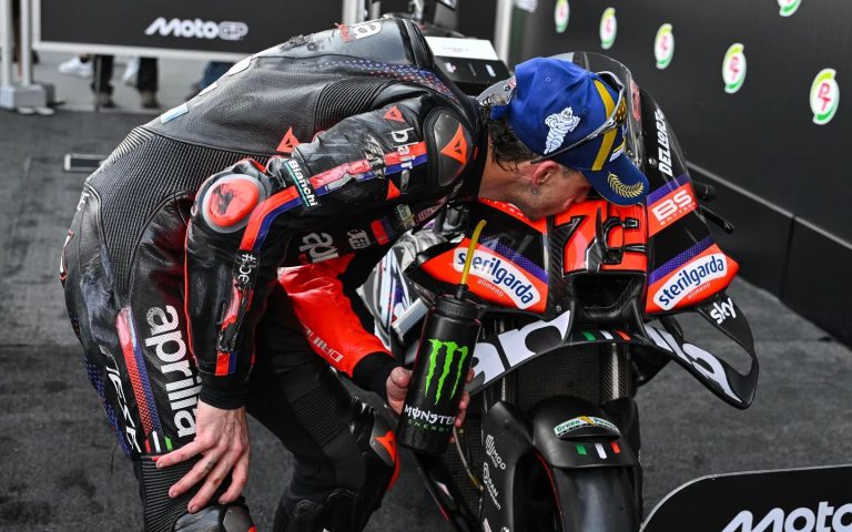 Bedzeki uzvar ‘MotoGP’ pirmajā posmā, brāļi Markesi izstājas