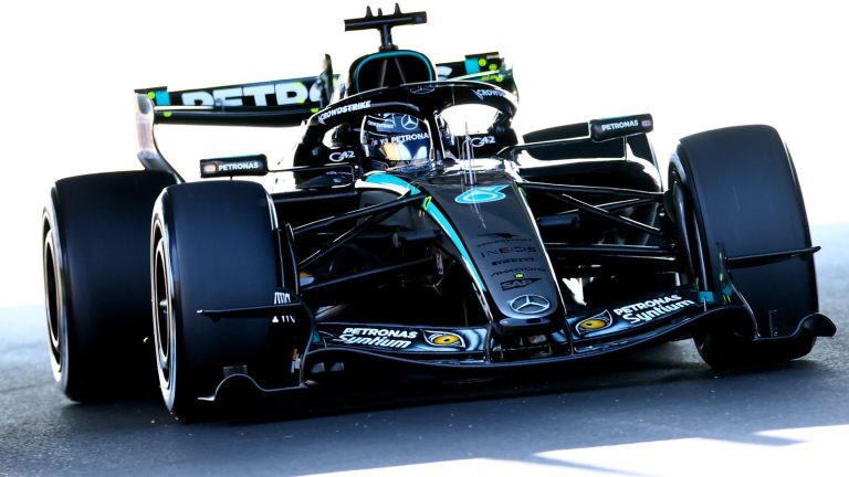 ‘Mercedes’ dominē pirmajā treniņā Japānā