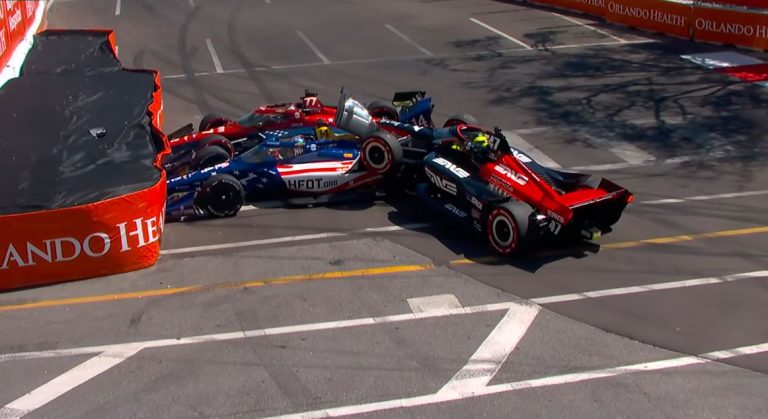 Šūmahers debitē ‘IndyCar’ ar avāriju pirmajā aplī