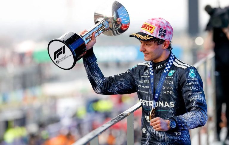 No Askari līdz Antonelli: visi piloti, kuri pirmās divas F1 uzvaras izcīnīja pēc kārtas