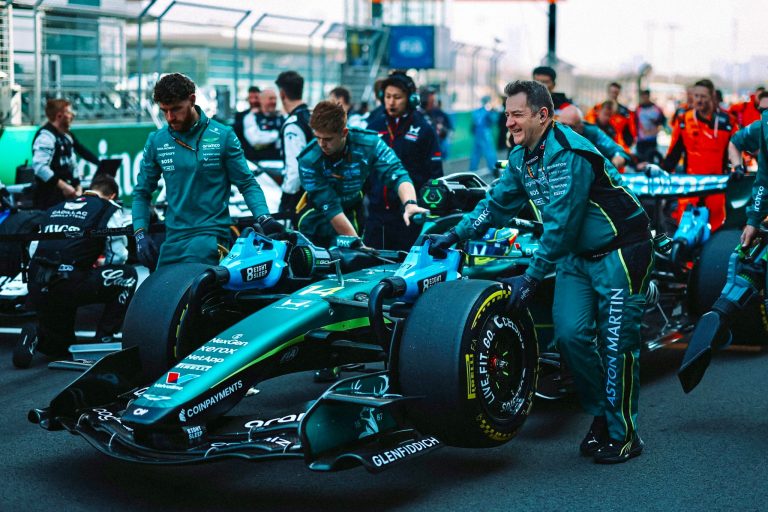 Medijs: “Ar ‘Mercedes’ motoru ‘Aston Martin’ formula būtu par 2.3 sekundēm ātrāka”