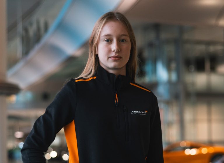 Mikas Hakinena meita debitēs ‘Formula 4’ sacīkstēs