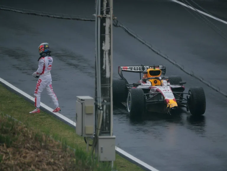 Lindblads piedzīvo avāriju lietus riepu testos Suzukā