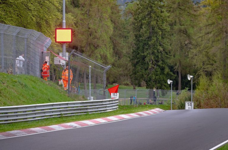 Nirburgringas 24 stundu kvalifikācijas sacīkstē iet bojā somu pilots