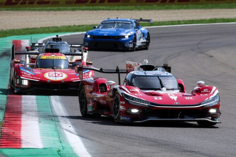 ‘Toyota’ komanda WEC pirmajā posmā sakauj ‘Ferrari’ viņu mājās Imolā