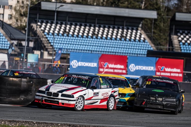 Ar 87 sportistiem no septiņām dažādām valstīm atklāta rallijkrosa sezona Rīgā