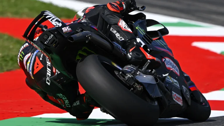 Bedzeki un Martins izcīna ‘Aprilia’ dubultuzvaru Mudžello trasē
