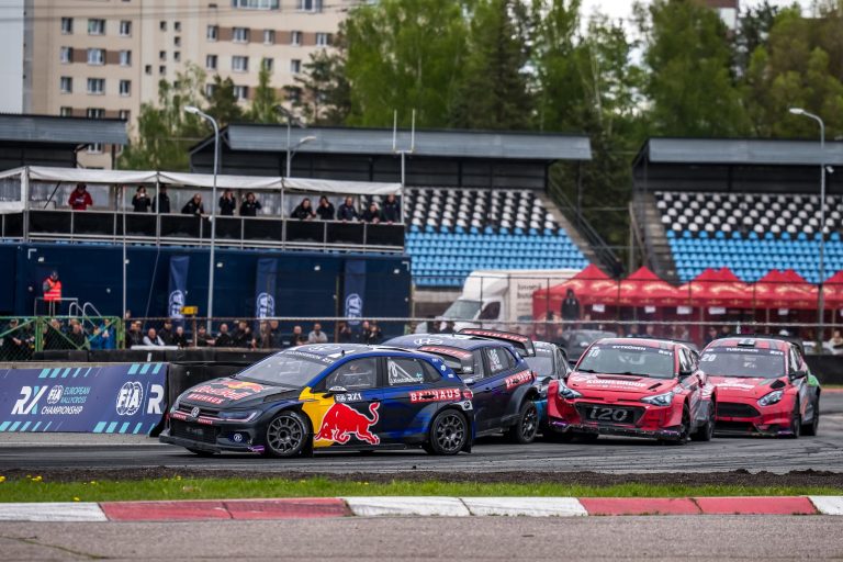 Kristofersons triumfē dramatiskā FIA Eiropas rallijkrosa čempionāta sezonas atklāšanā Biķerniekos