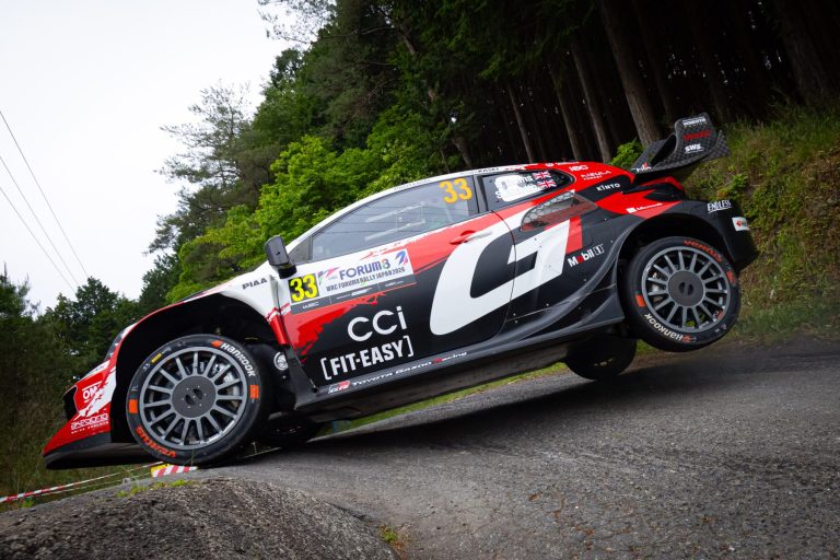 Solbergs piedzīvo avāriju, Japānas WRC rallijā triumfē Evanss