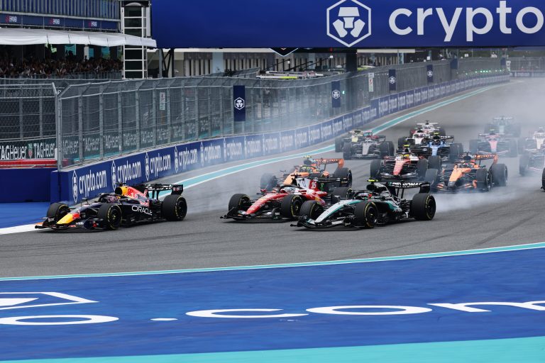 Baterijas jauda nākamgad F1 spēlēs mazāku lomu