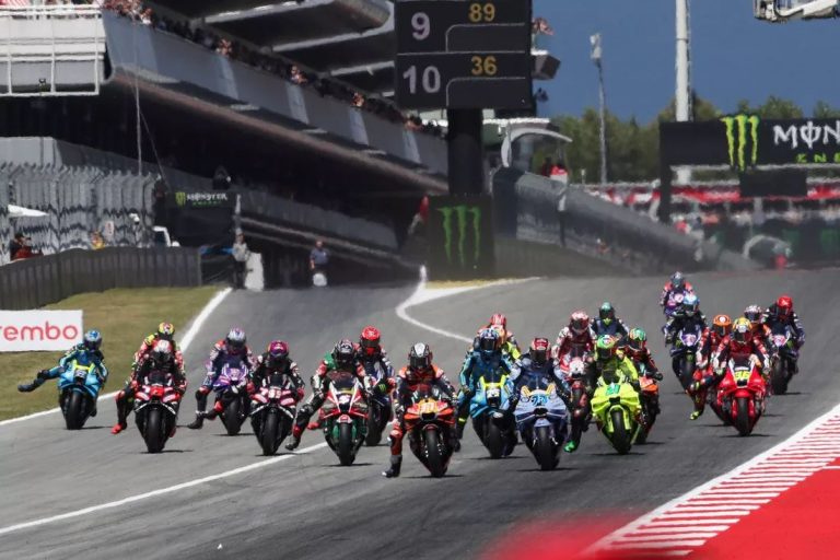 Akosta nenosargā ‘pole position’, uzvaru sprintā izcīna Alekss Markess