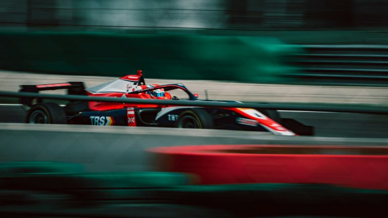 Ko Formula 1 māca par degvielas taupīšanu ikdienas autovadītājiem?