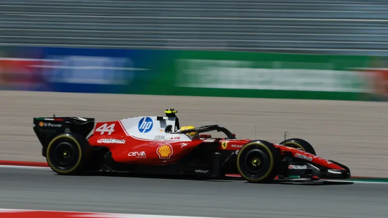 Vienīgajā F1 treniņā Silverstonā ātrākais aplis Hamiltonam