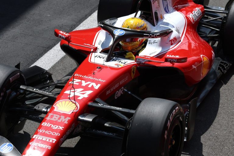 Hamiltons izcīna uzvaru Silverstonas sprinta kvalifikācijā