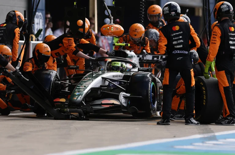 Tiek apsvērta degvielas uzpildes atgriešana F1 pitstopos
