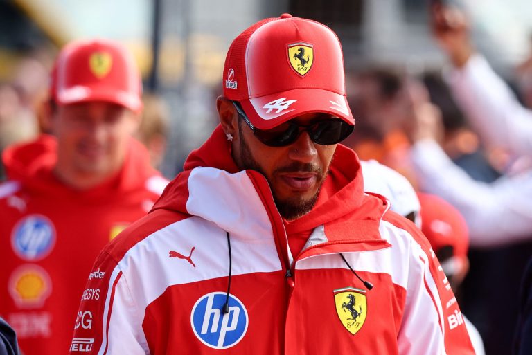 Hamiltons sadusmots aicina ‘Ferrari’ ņemt piemēru no ‘Mercedes’