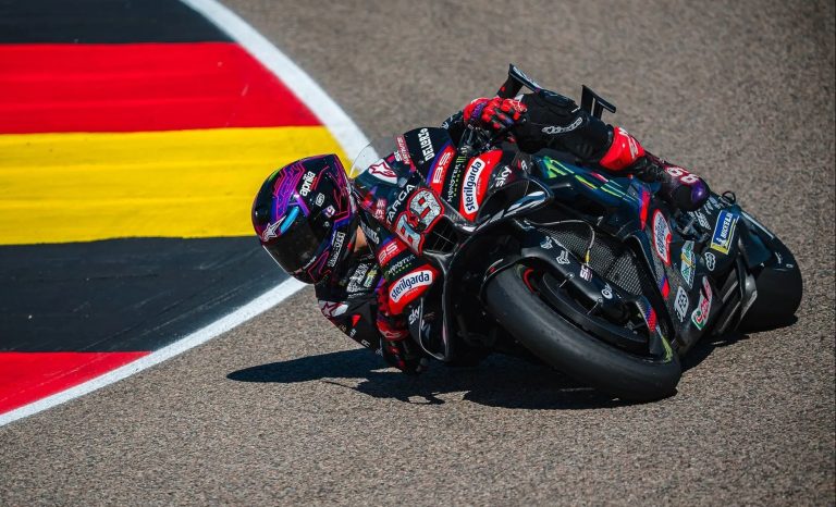 Horhe Martins pārliecinoši uzvar Silverstonas ‘MotoGP’ sprintā
