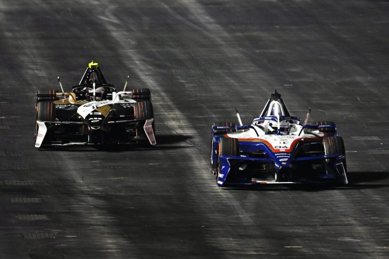 Skandāls ‘Formula E’ sezonas noslēgumā: asa vārdu apmaiņa starp titula pretendentiem