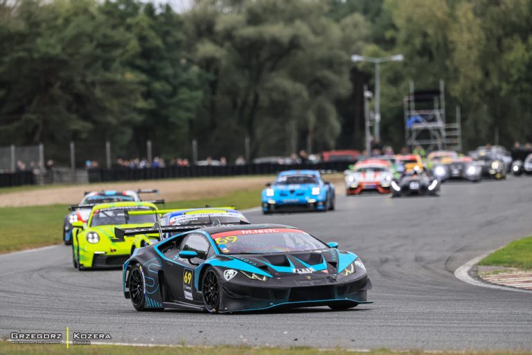 Latvijas autosportisti izcīna čempionu titulus spraigā BaTCC sezonas finālā Poznaņā